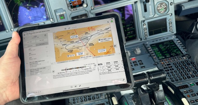 Das Ziel auf dem Tablet: Im Airbus A319 ...
