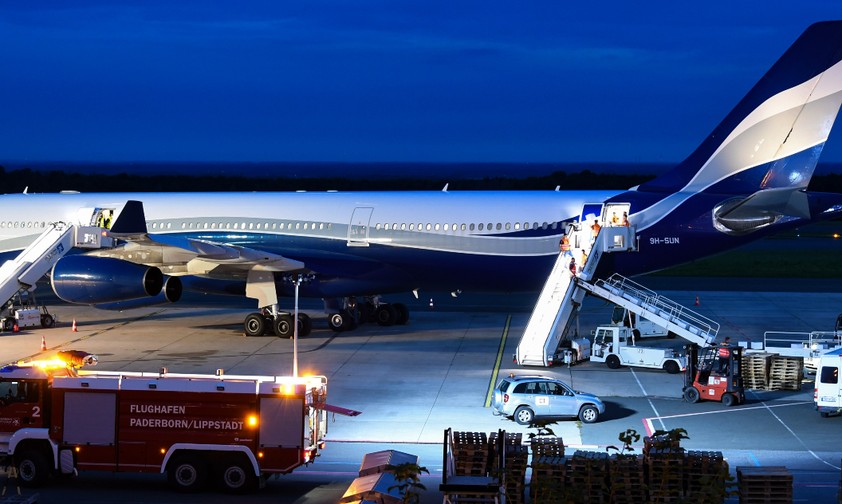 Airbus A340-300 von Hi Fly am Flughafen Paderborn: Der Jet ...