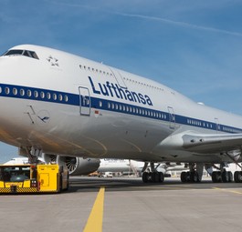 lufthansa boeing 747 8 d abyt retro