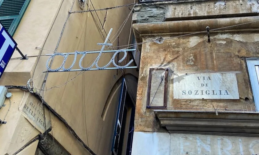 Genua Altstadt: unterwegs in den Caruggi im historischen Zentrum, heute an der Via di Soziglia.