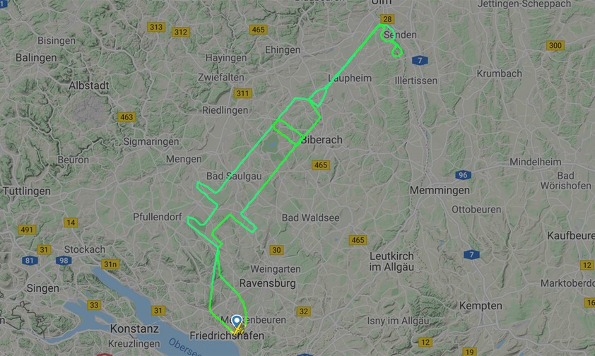 Deutscher Pilot zeichnet Spritze an den Himmel