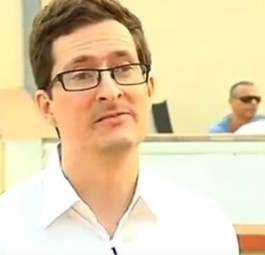 Simon Cookney hatte die Nase voll von den hohen Mieten in London. Er rechnete sich aus, dass es für ihn günstiger wäre, in Barcelona zu wohnen, und mit dem Billigflieger nach London zu pendeln.