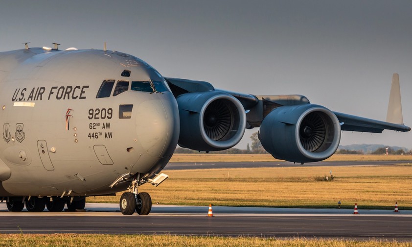 US Air Force C-17 Globmaster: Der Flughafen Ben Gurion in Tel Aviv hat wegen der US Air Force kein Platz mehr.
