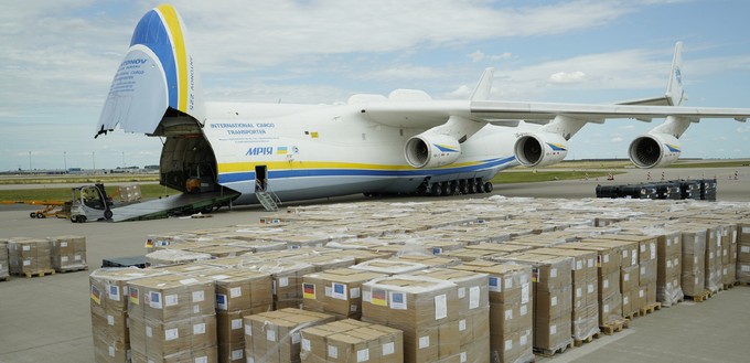 Beladung der Antonov An-225 in Leipzig: Der Frachtriese ...