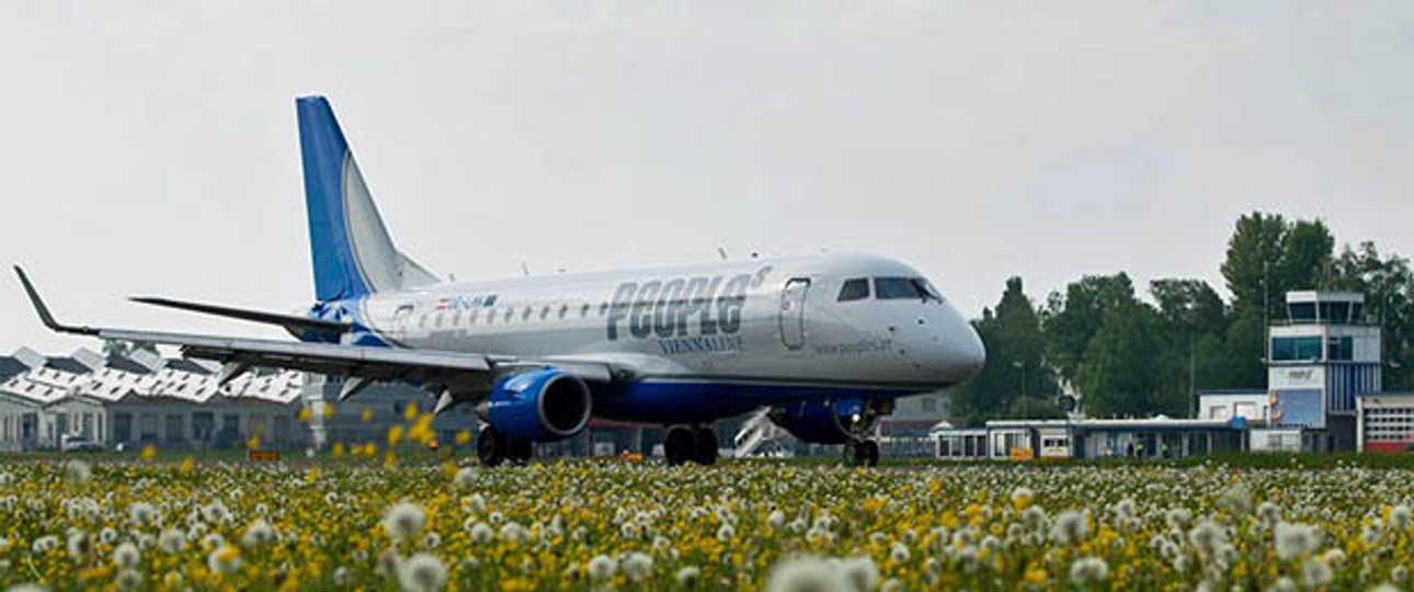 Embraer 170 von People's Viennaline in Altenrhein: Die Airline bekommt einen zweiten Jet.