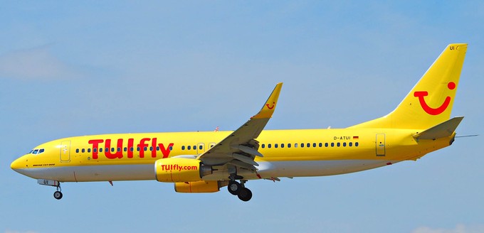 Boeing 737-800 von Tuifly: Der Ferienflieger lackierte 2011 noch gelb. Erst 2014 stellte er auf Hellblau um.