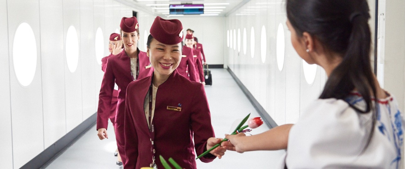 Kabinencrews von Qatar Airways: Ein bisschen weniger strenge Regeln.