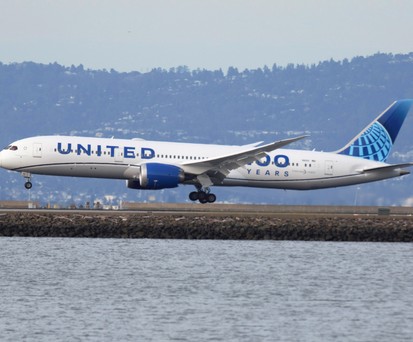 N61101: Die Boeing 787 macht United Airlines Probleme.