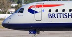 Embraer E190 von British Airways: Reisende mussten am 4. Januar acht Stunden in Amsterdam in dem Flugzeug ausharren.