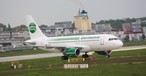 A319 von Germania in Hamburg-Finkenwerder: Brachte Mitarbeiter nach Toulouse.