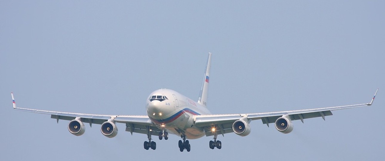 Die Ilyuhsin Il-96 mit dem Kennzeichen RA-96018: Unterwegs nach Köln.