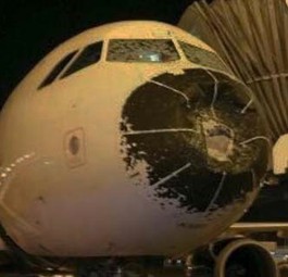 Hagel drückt Nase eines Airbus A319 ein