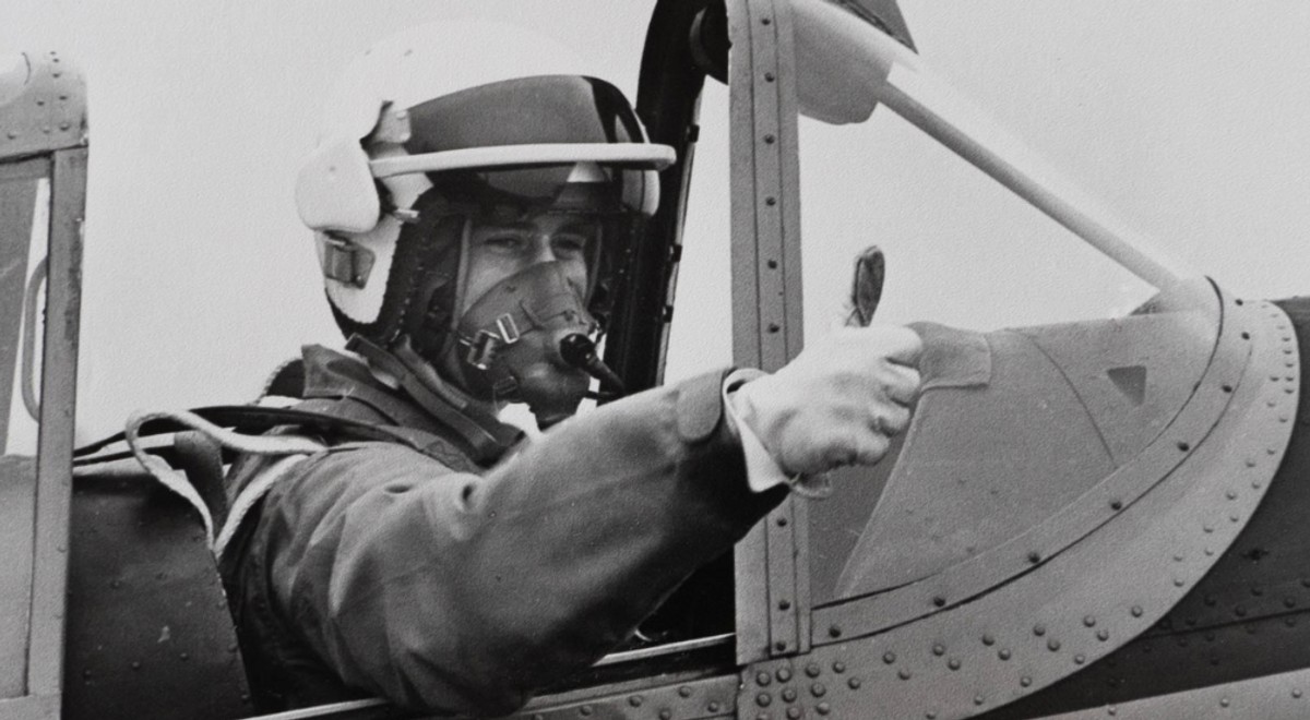 Hätten Sie ihn erkannt? King Charles III als junger Prinz ud Kampfpilot in den Siebzigern