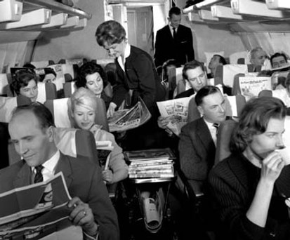 Alle so adrett: Die Economy Class in einer Boeing 707 von Lufthansa um 1960.