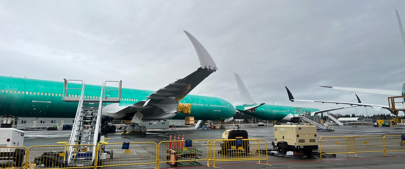 Boeing 777X auf dem Gelände in Everett: Immer mehr fertige Flugzeuge stehen geparkt am Boden.
