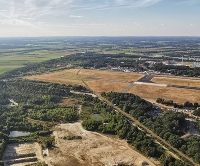 Flughafen Weeze: Liegt gleich an der Grenze zu den Niederlande.