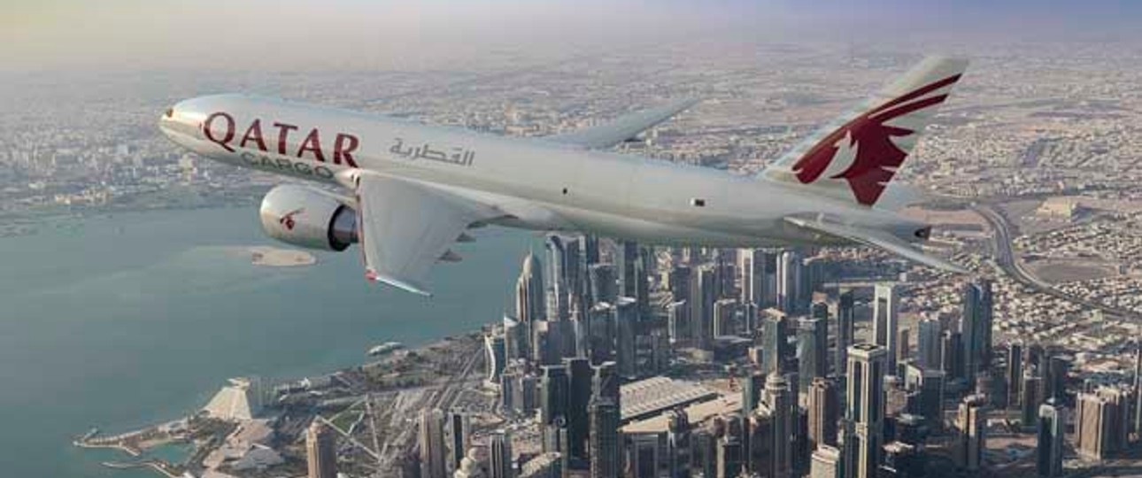 Qatar Airways will fünf weitere Frachter vom Typ Boeing 777 F. Die Airline hat eine Absichtserklärung unterzeichnet.