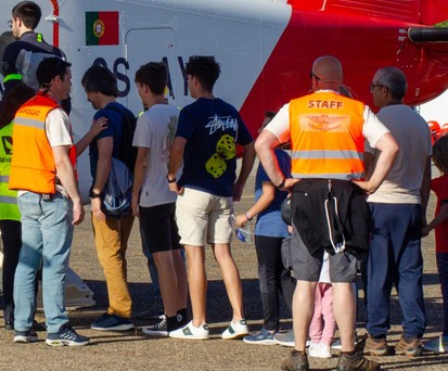 Reisende steigen in einen Flug von Sevenair: Die Regionalairline hat ihre Linienflüge in Portugal eingestellt.
