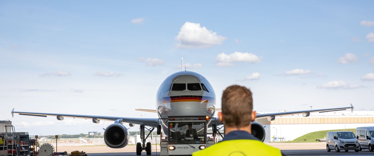 Hier kommt die 98+10, der neue Airbus A321 der Bundeswehr.