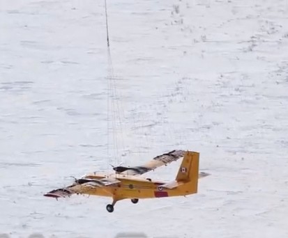 Im Eis gefangene Twin Otter spektakulär gerettet