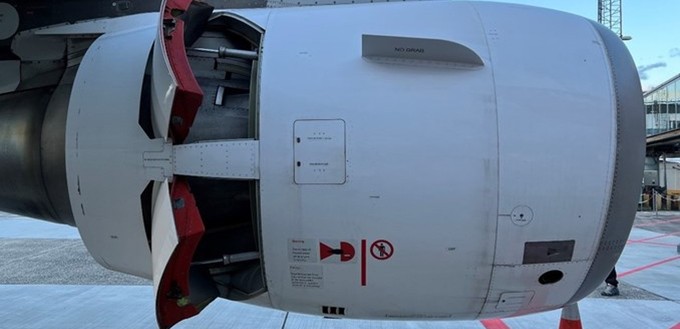 Linkes Triebwerk des Airbus A320 von Tap: Nur drei der vier ...
