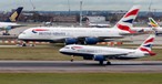 Zwei Airbus-Maschine von British Airways in Heathrow: Die Regierung hat sich für den Entwurf mit einer 3500 Meter langen Piste entschieden.  