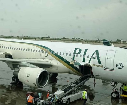 Ein Airbus A320 von Pakistan International Airlines: Die Airline hat ihren Beschäftigten verboten zu fasten, wenn sie im Dienst sind.