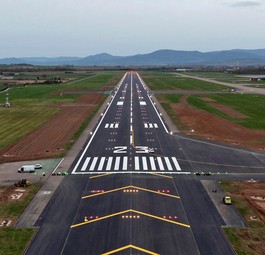 Start und Landebahn des Aéroport de Strasbourg: Wenig los.