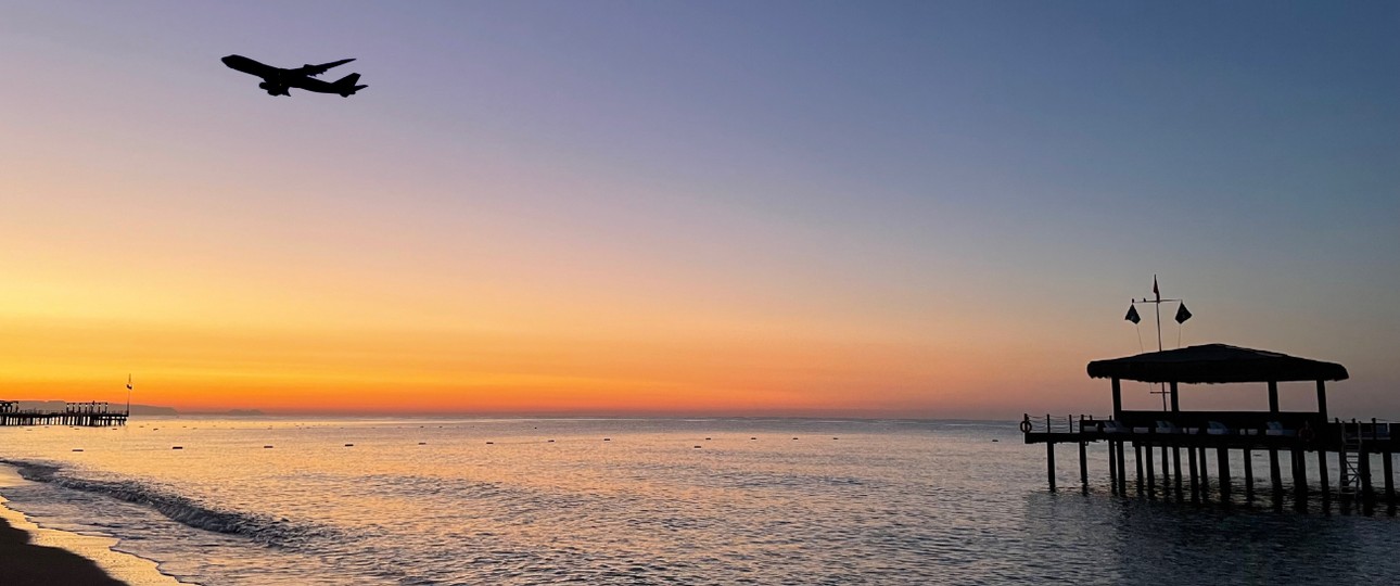 Sonnenaufgang in Antalya: Russinnen und Russen sollen unvermindert an die türkische Riviera reisen.