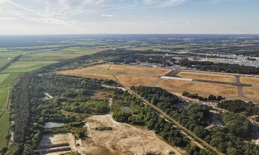 Flughafen Weeze: Liegt gleich an der Grenze zu den Niederlande.