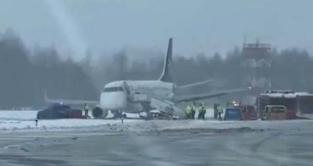 Embraer E170 von Lot: Sie blockiert die Piste.