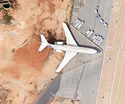 Die verlassene Boieng 727-100 am Flughafen Faro: Das Flugzeug landete am Airport am 11. April 2007.