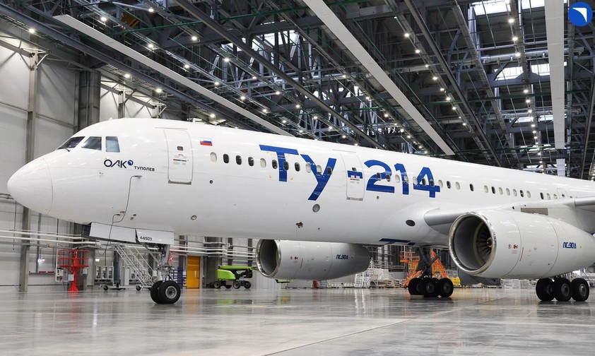 Tu-214 in einer Halle: S7 Airlines steht kurz vor der Bestellung von 100 Exemplaren.