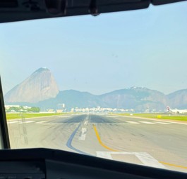 Blick aus dem Cockpit einer ATT 72 von Voepass: Die Flieger heben vorerst nicht mehr ab.