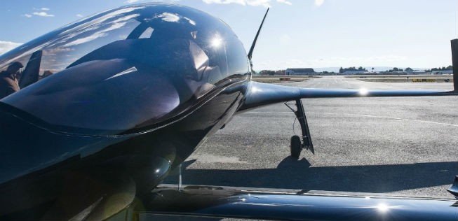 Als Canard, Entenflugzeug oder Entenflügler werden <a title="Flugzeug" href="https://de.wikipedia.org/wiki/Flugzeug">Flugzeuge</a> bezeichnet, bei denen sich das Höhenleitwerk vor den Tragflächen befindet.

&nbsp;