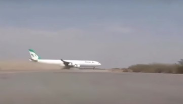 Airbus A340-300 von Mahan Air bei der Landung im Jemen: Der Airport ist seit zehn Jahren gesperrt.