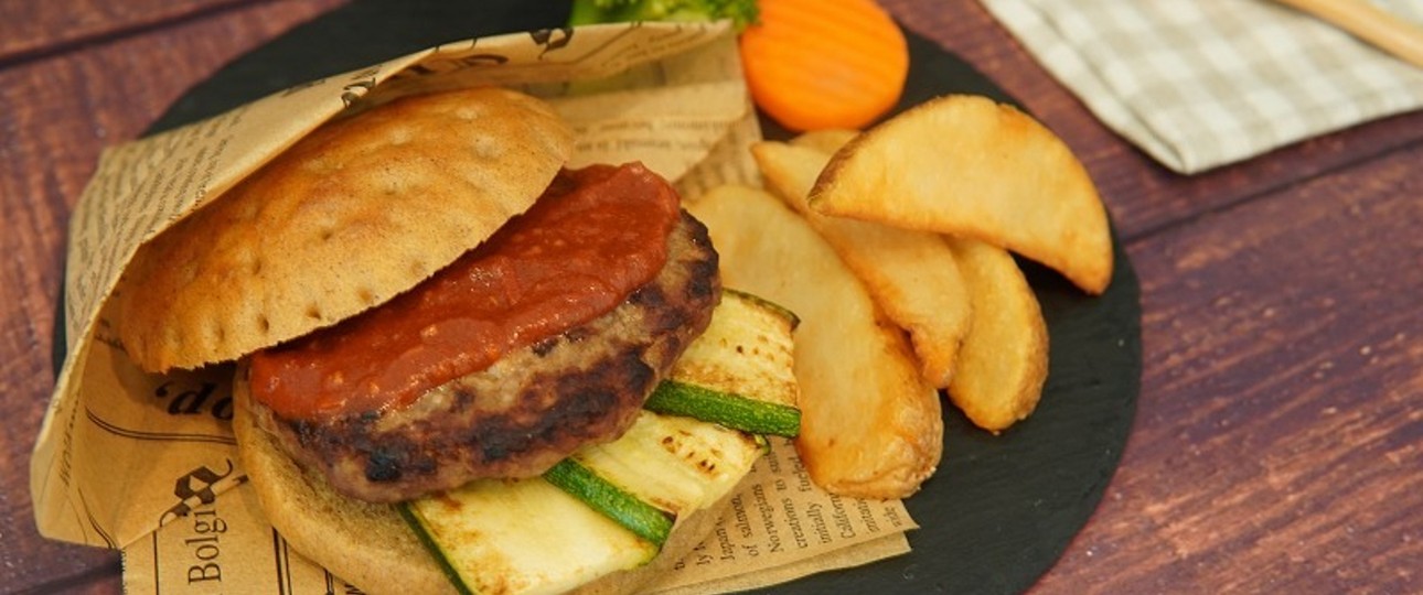 Der Burger von Zipair: Die Grillen sind in Pulverform verarbeitet.