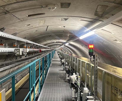 Ein 800 Meter langer Tunnel verbindet ...