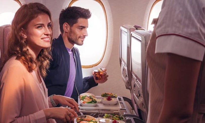 Economy-Passagiere: Wem egal ist, wo er sitzt, der kann den Zuschlag wie bei anderen Airlines umgehen.