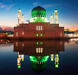 Moschee in Kota Kinabalu, der Hauptstadt von Sabah: Der Bundesstaat arbeitet an einer eigenen Fluglinie.
