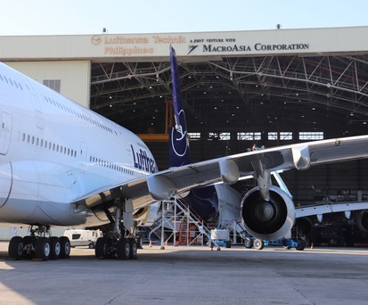 Zwei Airbus A380 von Lufthansa bei Lufthansa Technik Philippines zum Zwölf-Jahres-Check: die D-AIMH und die D-AIMC.