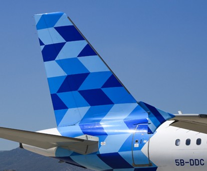 Flieger von Cobalt Air: Zwei Airbus A320 sitzen in Larnaca fest.