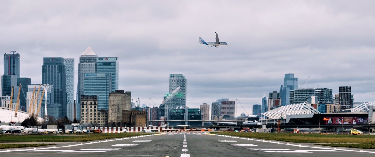 Airbus A320 Neo und der Flughafen London City (Montage): Werden Landungen ab 2027 erlaubt, oder nicht?