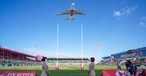 A380 von Emirates: Die Golf-Airline schickte einen A380 zur Feier des Nationalfeiertages über das Rugby-Stadion.