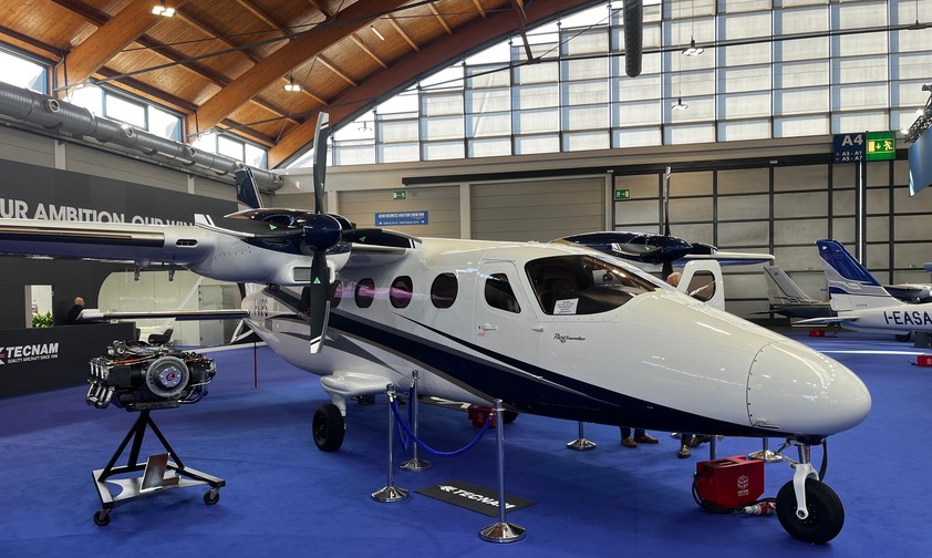 Tecnam P2012 VIP von außen: Der Innenraum ist neu.