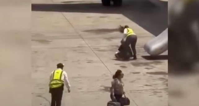 Reisende mit Handgepäck: Bei der Evakuierung muss es im Flugzeug bleiben.