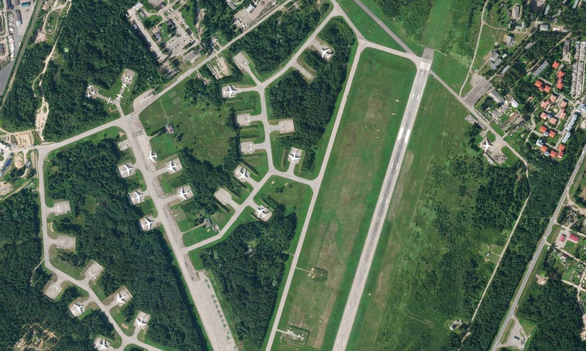 Die Standplätze am Flughafen Pskov am 16. August ...