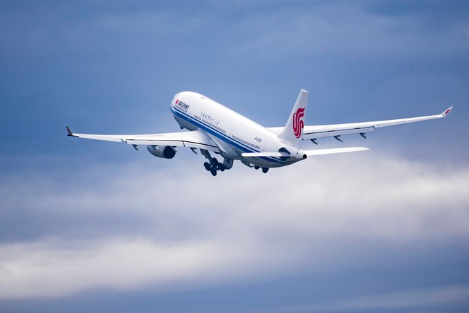 Um all diese spannenden Destinationen zu erreichen, ist Air China die beste Wahl. Als einzige Fluggesellschaft wird bei Air China das Gepäck auch auf Weiterflügen im Inland vollständig durchgecheckt - nur ein Vorteil von vielen, die für die Airline sprechen.