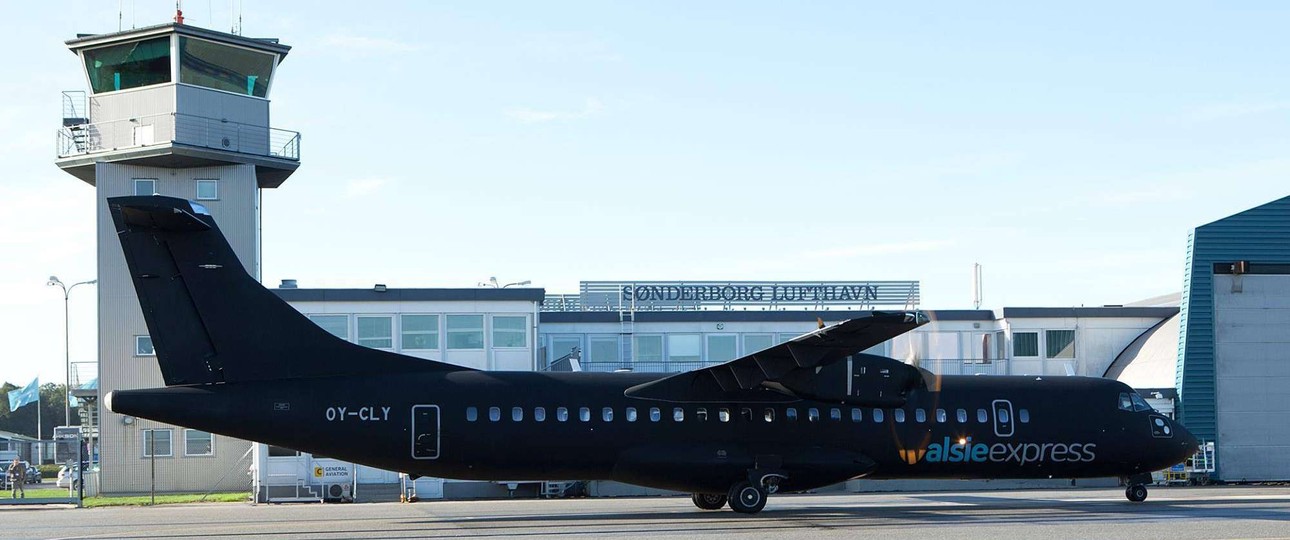 Eine ATR-72 von Air Alsie Express am Flughafen Sønderborg: ab 2027 soll sich die Passagierzahl am Flughafen verdreifachen.