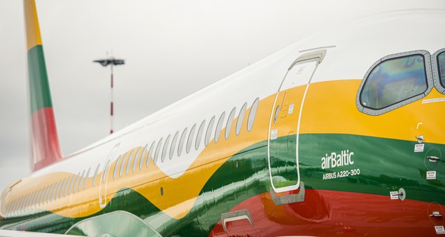 Airbus A220-300 von Air Baltic in Sonderbemalung: Wie geht es mit der Airline weiter? 